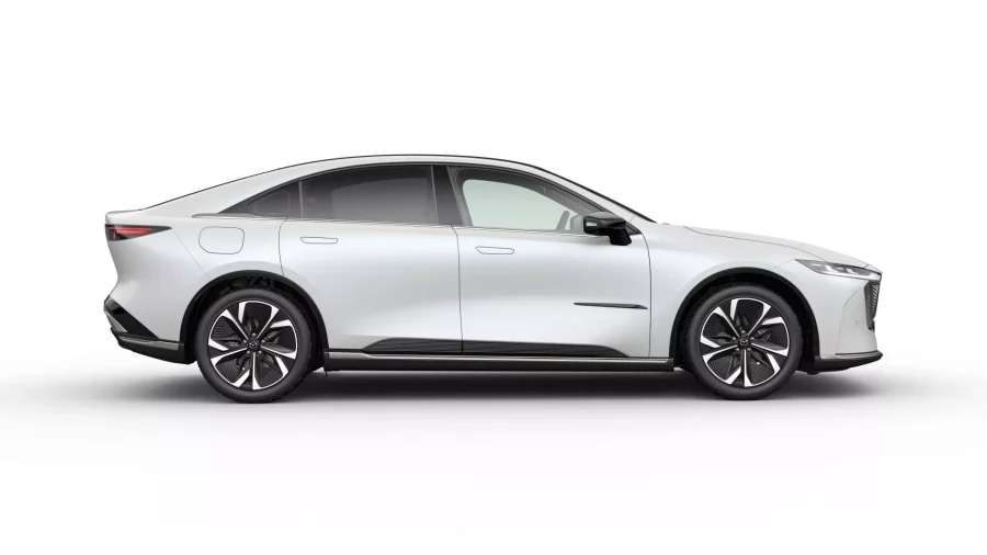 Renting Particulares Mazda 6e EV Takumi Blanco