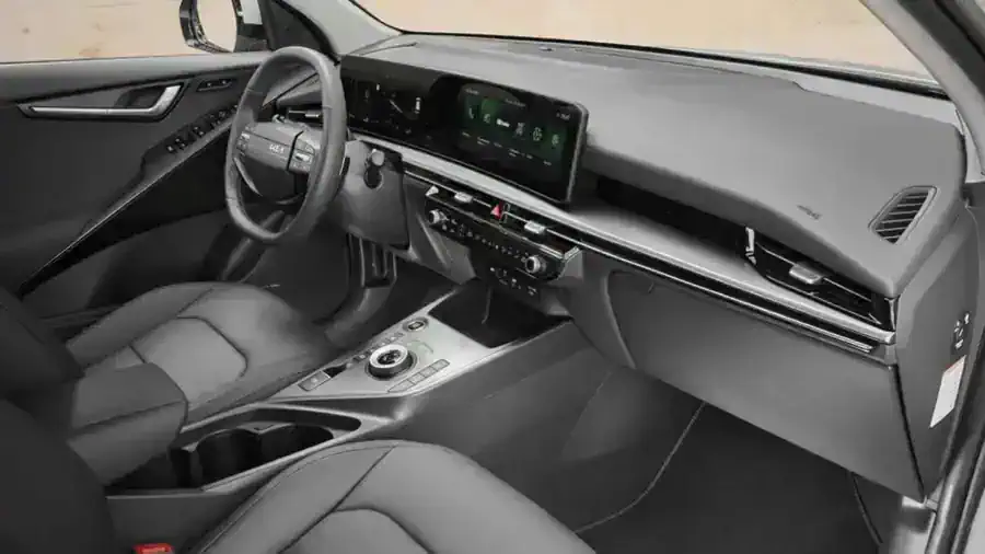 Renting Particulares Kia Niro 1.6 HEV Drive Runway Red, Clear White, Steel Gray, Interstellar Grey