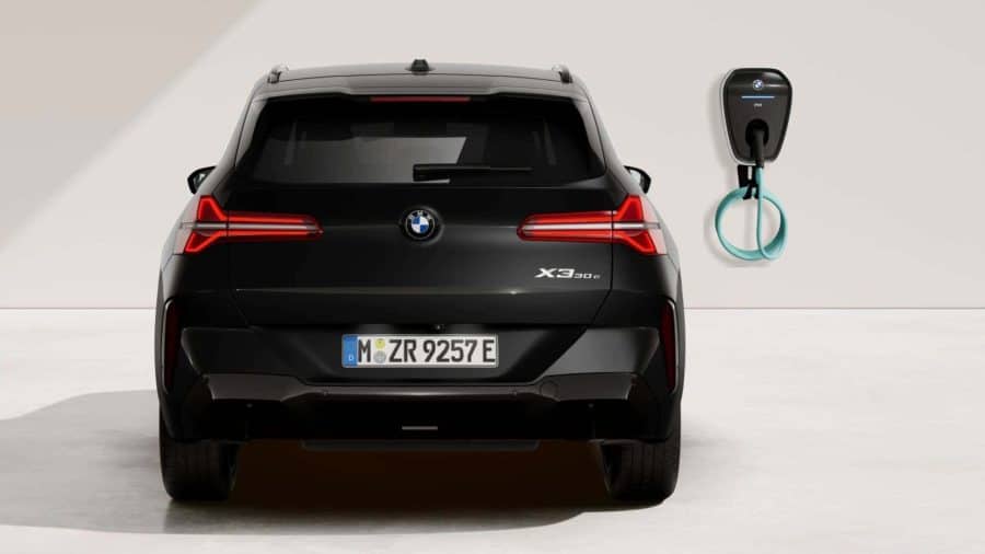 Renting Particulares BMW X3 30e xDrive M Sport Black Sapphire, Arctic Race Blue