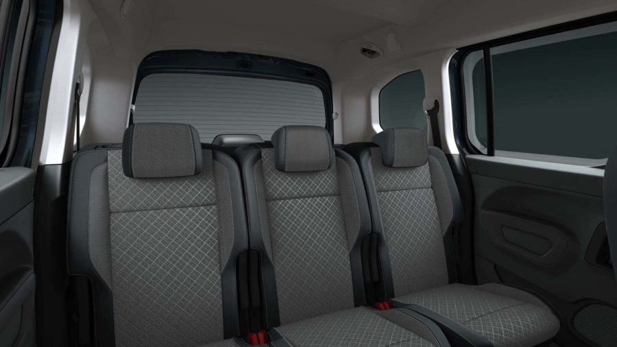 Renting Particulares Opel Combo 1.5 TD S/S AT8 Ultimate Kiama Blue